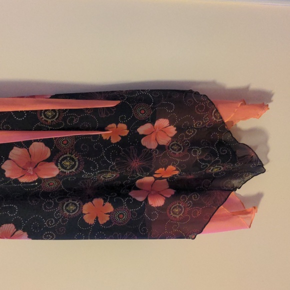 Medium Pink and Black Flowery dress - Picture 3 of 3